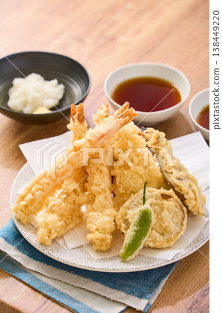 什錦天婦羅:蝦子、白魚、茄子、青椒、地瓜 什錦天婦羅:蝦子、白魚、茄子、青椒、地瓜 138449220