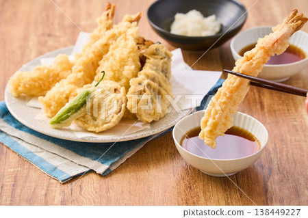 什錦天婦羅:蝦子、白魚、茄子、青椒、地瓜 什錦天婦羅:蝦子、白魚、茄子、青椒、地瓜 138449227