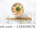 蝦仁飯，上面撒上紫蘇葉 138449678