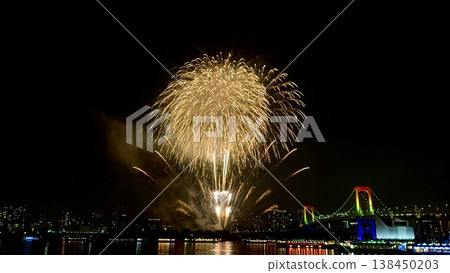 絢麗的煙火為夏日的夜空增添色彩 138450203