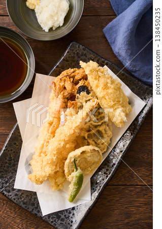 什錦天婦羅:蝦子、白魚、茄子、青椒、地瓜 什錦天婦羅:蝦子、白魚、茄子、青椒、地瓜 138450235