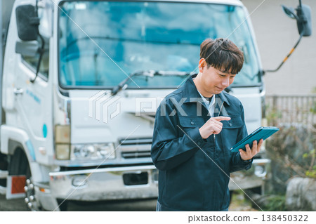 Truck driver and tablet 138450322