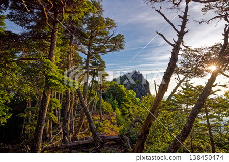 清晨，從空中俯瞰八岳北部的琉璃峰。 138450474