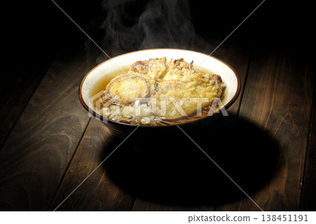 熱氣騰騰的天婦羅蕎麥麵 138451191