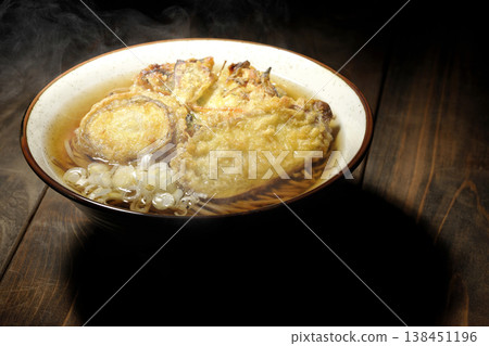 Piping hot tempura soba Piping hot tempura soba 138451196