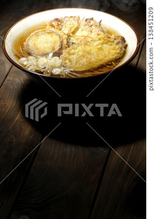 熱氣騰騰的天婦羅蕎麥麵 138451209
