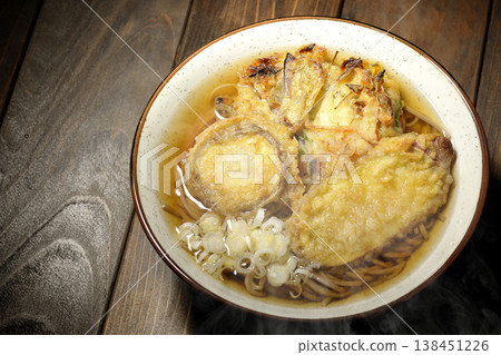 Piping hot tempura soba 138451226