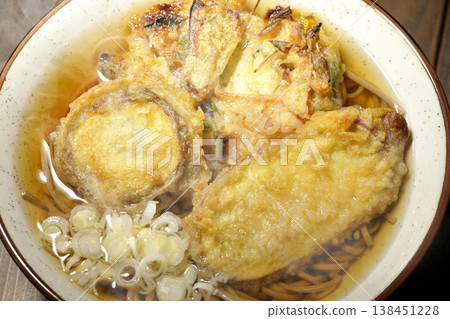Piping hot tempura soba 138451228