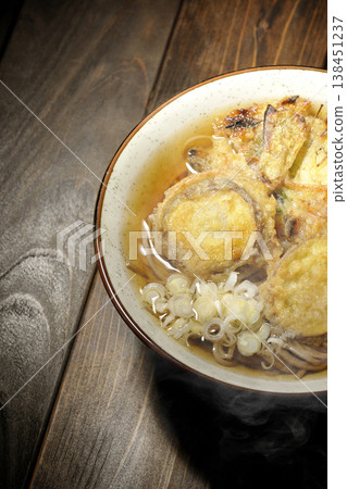 Piping hot tempura soba 138451237