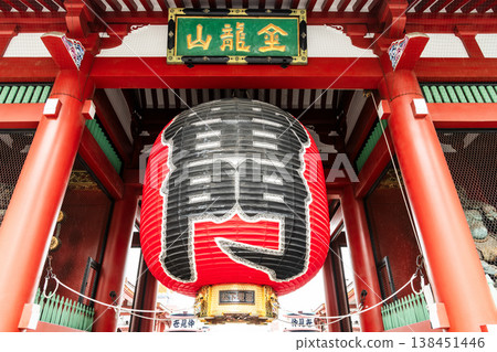 Building view of the Kaminarimon of Kinryu-zan Senso-ji in Asakusa, Tokyo, Japan. The gate, hung with a red lantern, displayed statues of the Shinto gods Fujin and Raijin on both sides. Building view of the Kaminarimon of Kinryu-zan Senso-ji in Asakusa, Tokyo, Japan. The gate, hung with a red lantern, displayed statues of the Shinto gods Fujin and Raijin on both sides. 138451446