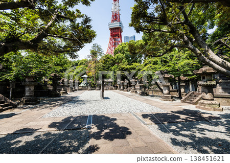 The Mausoleum of Tokugawa Shoguns with the Tokyo Tower at the Zojo-ji in Minato, Tokyo, Japan. The graves of the six Tokugawa shoguns are joined with those of other family members. 138451621
