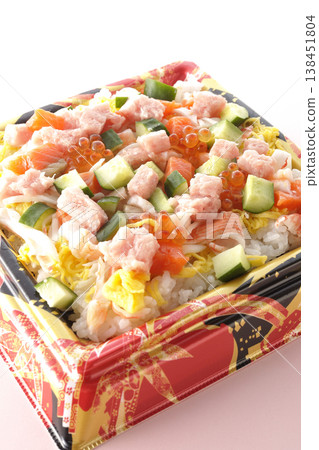配料豐富的散壽司 138451804
