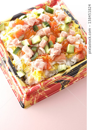 配料豐富的散壽司 配料豐富的散壽司 138451824