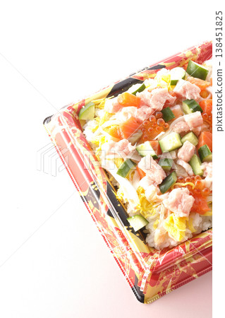 配料豐富的散壽司 配料豐富的散壽司 138451825