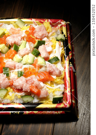 配料豐富的散壽司 138452052