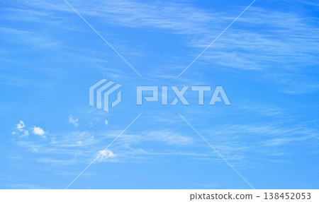 藍色的天空和雲圖像 138452053