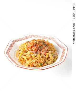 一張單獨的辣味泡菜炒飯照片，背景為白色。 138453940