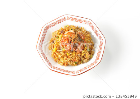 一張單獨的辣味泡菜炒飯照片，背景為白色。 138453949