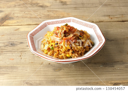 一份辣味泡菜炒飯。 138454057