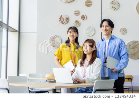 Casual business scene Casual business scene 138454334