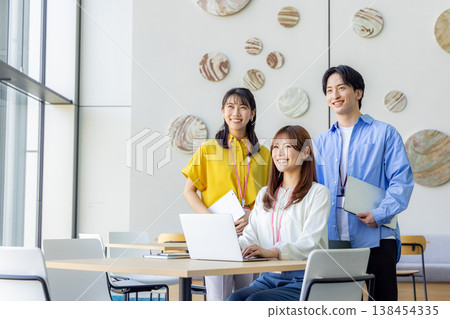 Casual business scene Casual business scene 138454335