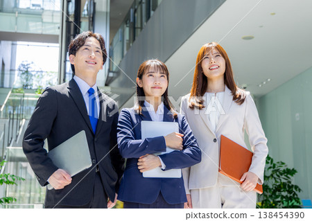 Male and female business people Male and female business people 138454390