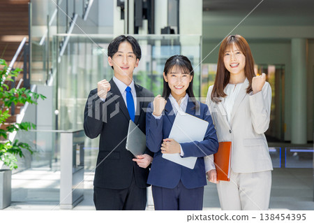 男性和女性商務人士 138454395