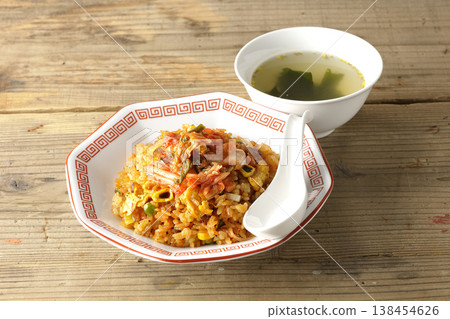 Spicy kimchi fried rice and Chinese soup set 138454626