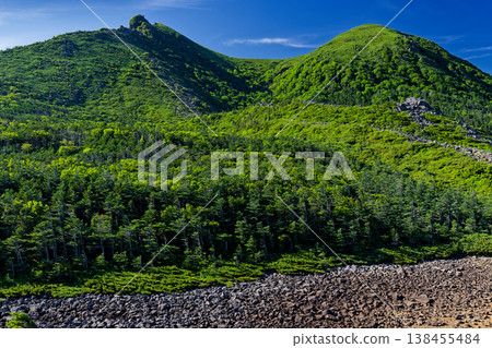 夏季的折缽池和八嶽山脈/天狗峰 138455484