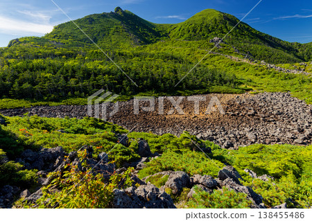 夏季的折缽池和八嶽山脈/天狗峰 138455486