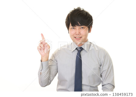 指示一個微笑的商人 138459173