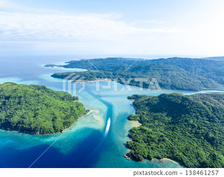 Funauki Bay (Iriomote Island, Okinawa Prefecture) Funauki Bay (Iriomote Island, Okinawa Prefecture) 138461257