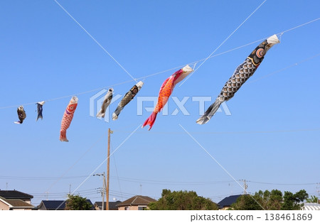 Carp streamers swimming in the blue sky; carp streamers, Tango no Sekku (Boys' Festival); black carp, red carp, baby carp Carp streamers swimming in the blue sky; carp streamers, Tango no Sekku (Boys' Festival); black carp, red carp, baby carp 138461869