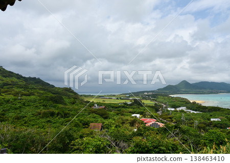 從石垣島五神崎展望台看到的碧綠海。 138463410