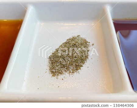Sansho salt: A spice and seasoning used for fried foods and meat dishes. Sansho salt: A spice and seasoning used for fried foods and meat dishes. 138464306
