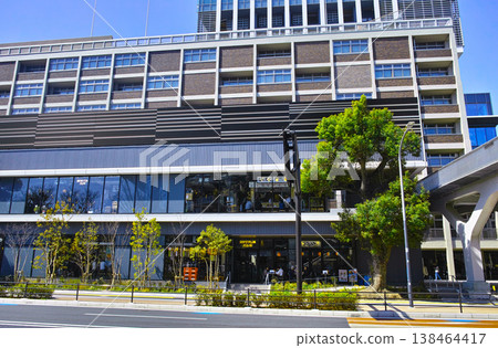 The view of the new commercial facility and high-rise building in front of the south exit of Kannai Station in spring, which opened in March 2026. The view of the new commercial facility and high-rise building in front of the south exit of Kannai Station in spring, which opened in March 2026. 138464417