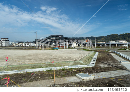 這是鹿兒島縣霧島市隼人站東出口附近正在開發的區域的景象(截至 2026 年 4 月)。 這是鹿兒島縣霧島市隼人站東出口附近正在開發的區域的景象(截至 2026 年 4 月)。 138465710