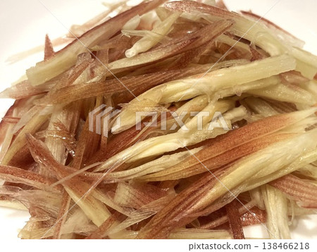 7 servings of finely shredded (thinly sliced) myoga ginger, which has a refreshing aroma. 7 servings of finely shredded (thinly sliced) myoga ginger, which has a refreshing aroma. 138466218