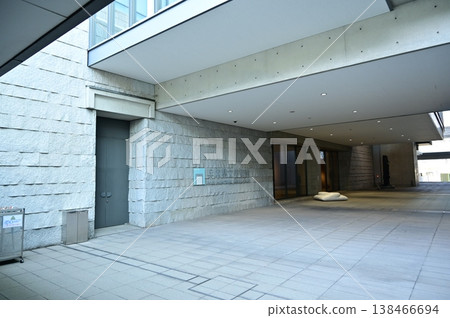 Near the entrance of the Hyogo Prefectural Museum of Art (Kobe City) 138466694