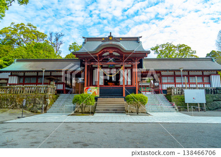 The shrine buildings of Kagoshima Jingu in Kirishima City, Kagoshima Prefecture, and the spring scenery. The shrine buildings of Kagoshima Jingu in Kirishima City, Kagoshima Prefecture, and the spring scenery. 138466706
