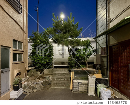 A dead end on a back street in Minami-Senju at night. A dead end on a back street in Minami-Senju at night. 138468778