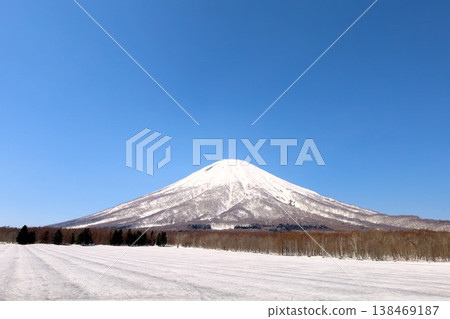 Early April, Hokkaido, Shiribeshi, Niseko, clear skies, spring has arrived, Ezo Fuji, Mt. Yotei, Makari Village, the village with the highest production of lily bulbs in Japan. 138469187