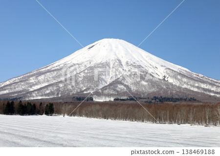 四月初，北海道尻別市，二世古，晴空萬裡，春天來了，蝦夷富士山，羊蹄山，真芻村，日本百合球莖產量最高的村莊。 138469188