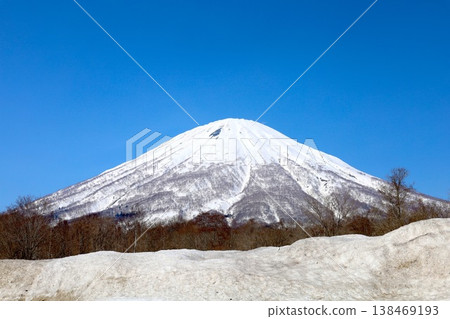 Early April, Hokkaido, Shiribeshi, Niseko, clear skies, spring has arrived, Ezo Fuji, Mt. Yotei, Makari Village, the village with the highest production of lily bulbs in Japan. Early April, Hokkaido, Shiribeshi, Niseko, clear skies, spring has arrived, Ezo Fuji, Mt. Yotei, Makari Village, the village with the highest production of lily bulbs in Japan. 138469193