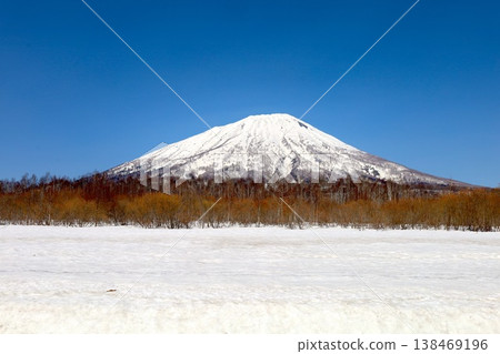 四月初，北海道尻別市，二世古，晴空萬裡，春天來了，蝦夷富士山，羊蹄山，真芻村，日本百合球莖產量最高的村莊。 138469196