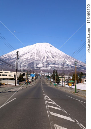 四月初，北海道尻別市，二世古，晴空萬裡，春天來了，蝦夷富士山，羊蹄山，真芻村，日本百合球莖產量最高的村莊。 138469200