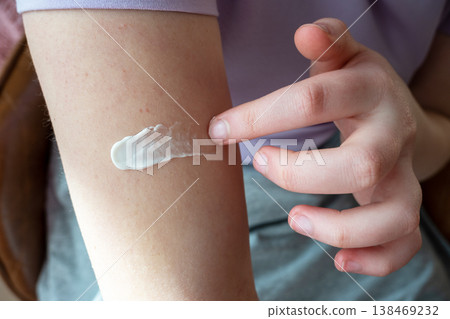 Skincare concept. Hand of girl apply the moisturizing cream on her body in bathroom. Bodycare every day. 138469232