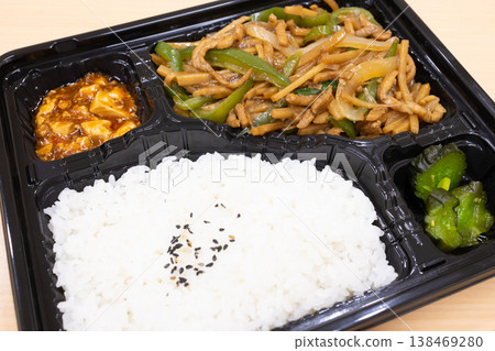 美味的青椒肉絲中式便當 138469280