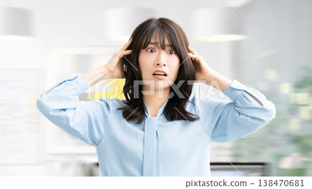 Shocked woman/business woman Shocked woman/business woman 138470681