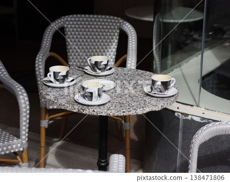 Used coffee cups with remaining drink on table in outdoor cafe seating area. Urban dining scene after visitors, casual lifestyle moment, street restaurant environment and everyday city routine. 138471806
